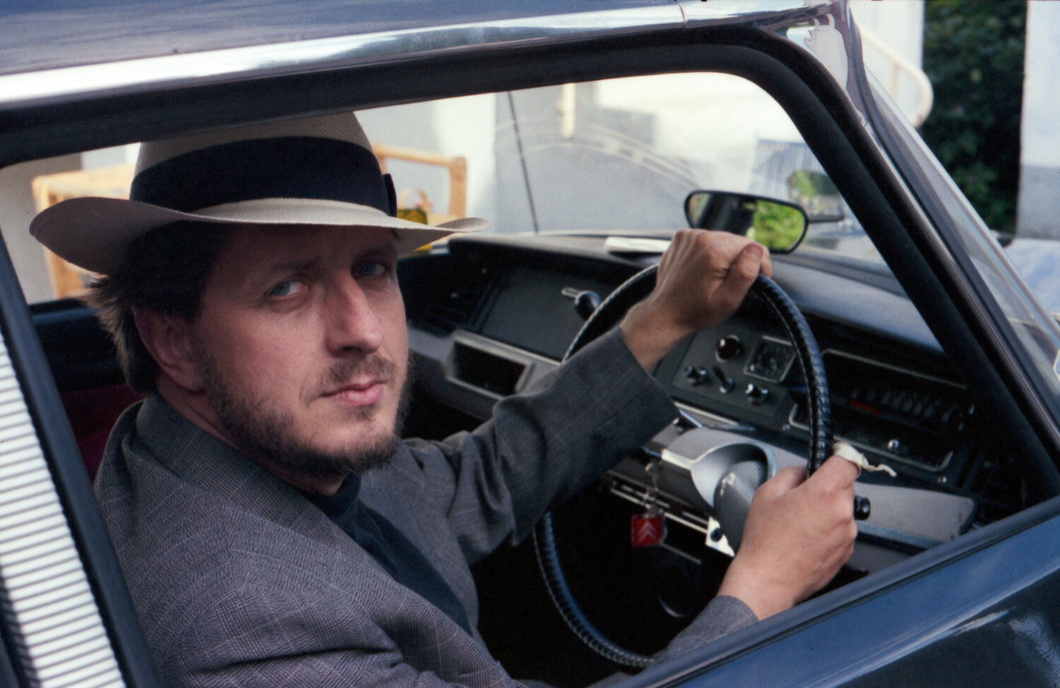 Anders Waernebo Garnow at the wheel of a car, wearing a hat